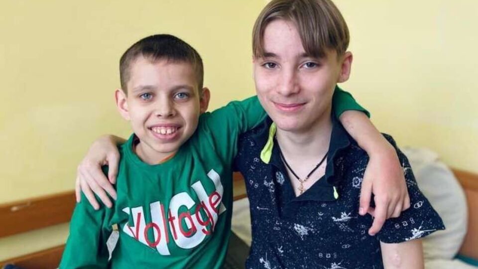 12-річному Юрі та 15-річному Ігореві провели трансплантацію нирок