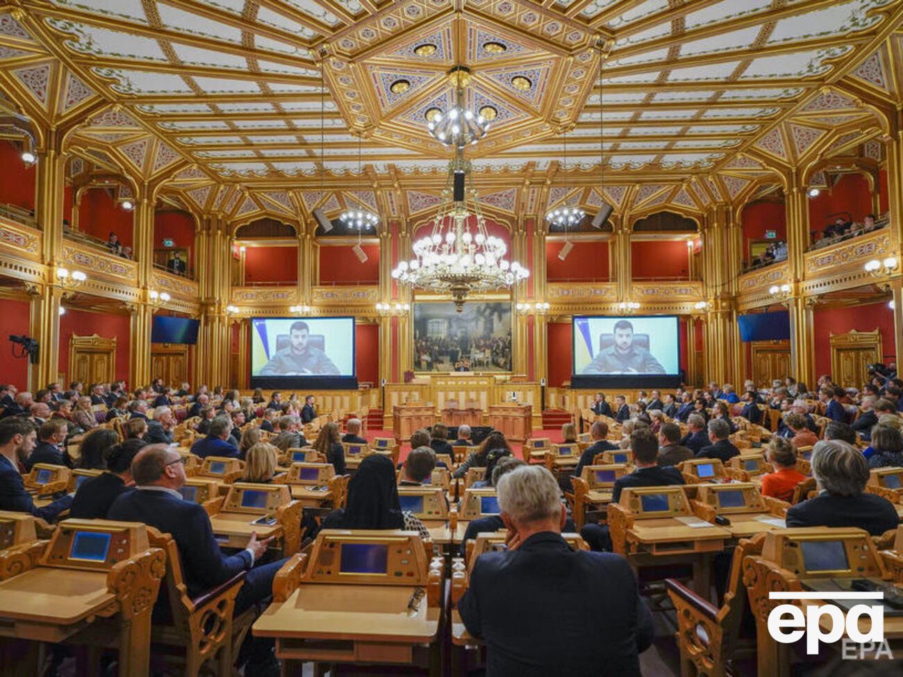 Зеленского в парламенте Норвегии встретили аплодисментами