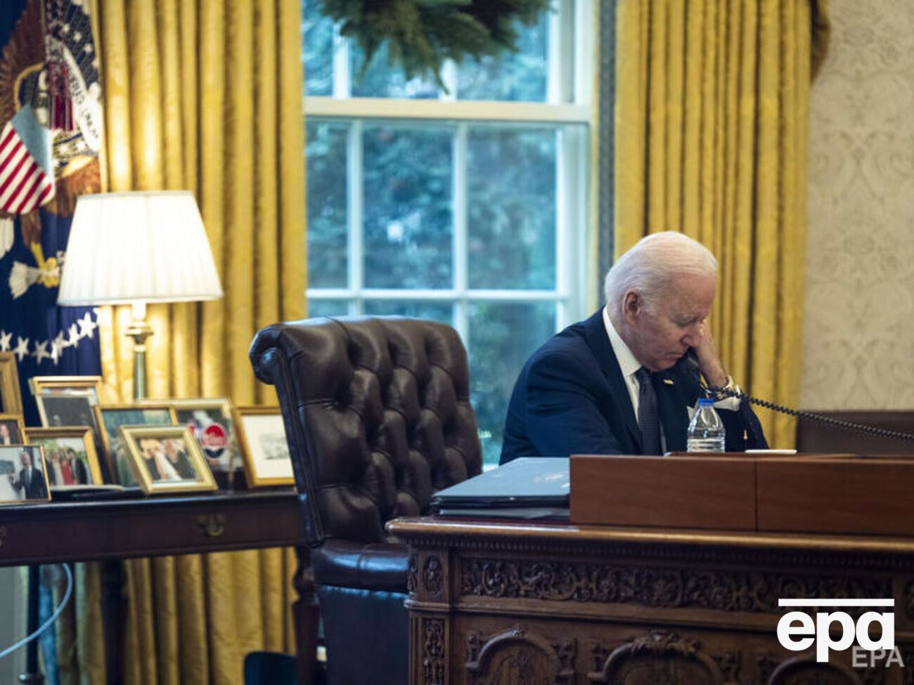 За повідомленням Білого дому, Байден сказав Зеленському, що США мають намір надати українському уряду $500 млн прямої бюджетної допомоги