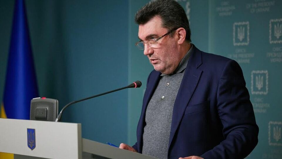 Данилов: Мы не можем в состоянии военного положения остановить поставку продуктов питания на территорию нашего государства