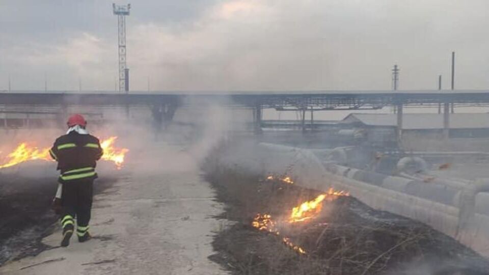 Обстрелы в Луганской области не утихают, сообщили спасатели