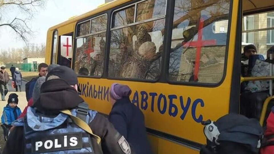 Українських громадян евакуйовують із зон бойових дій