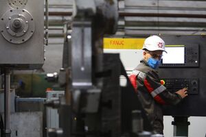 Пріоритетне право на працевлаштування на відкриті вакансії дефіцитних професій ЗЛМЗ надає евакуйованим із Маріуполя спеціалістам