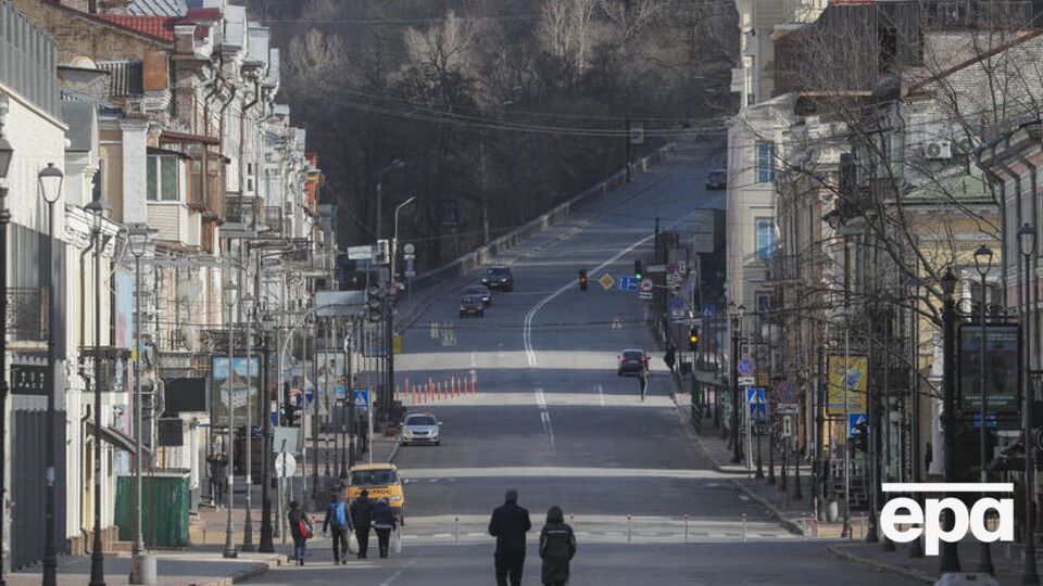 У Києві створили військову комендатуру, комендантом міста призначили генерал-майора Віктора Плахтія