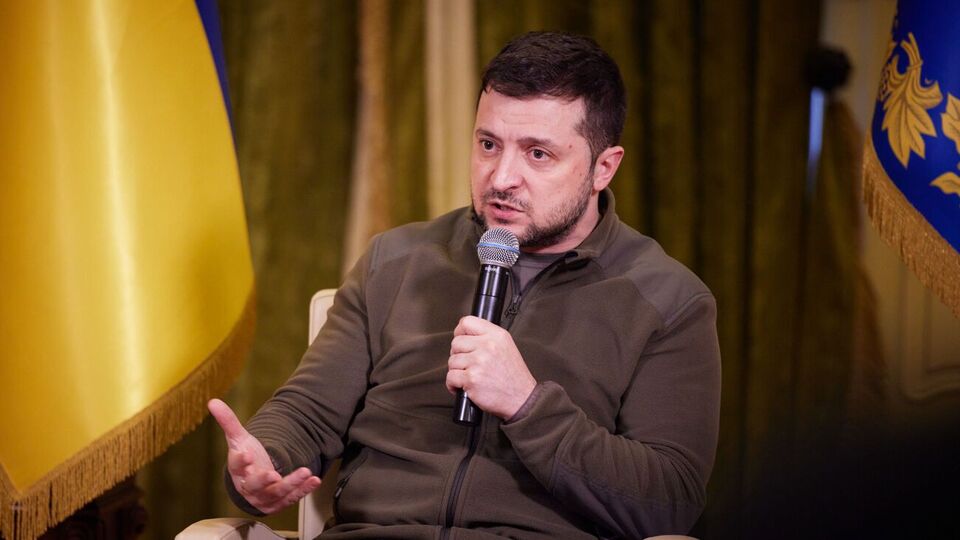 Нидерландам вместе с другими странами ЕС нужно сделать все, чтобы у России не было ресурсов продолжать войну против Украины, отметил Зеленский