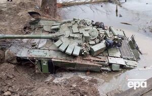 Танк підняли з річки