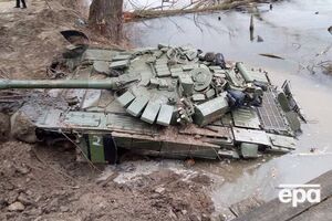 Танк подняли из реки