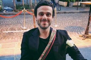 Я зараз перебуваю в Україні