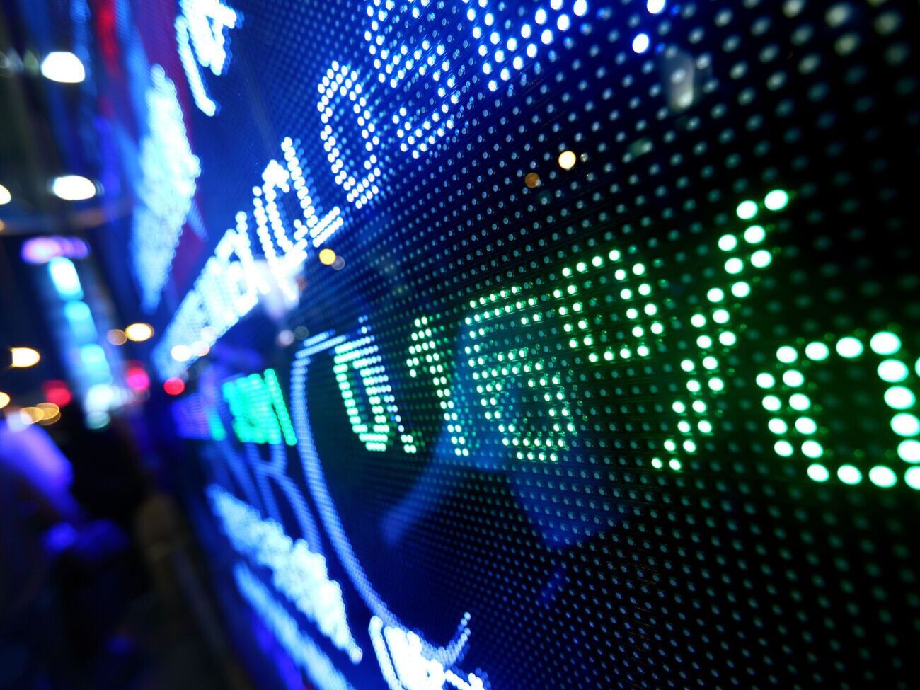 Лондонская биржа остановила торги бумагами российских компаний