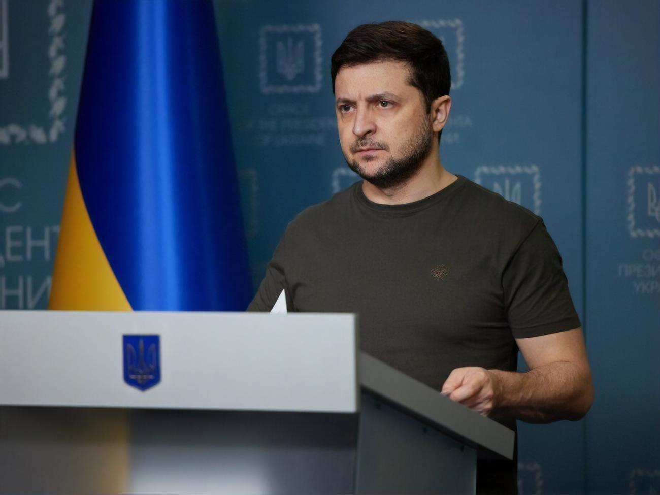 Зеленский призвал жителей Херсона избавиться от отчаяния и показать оккупантам, чей это город