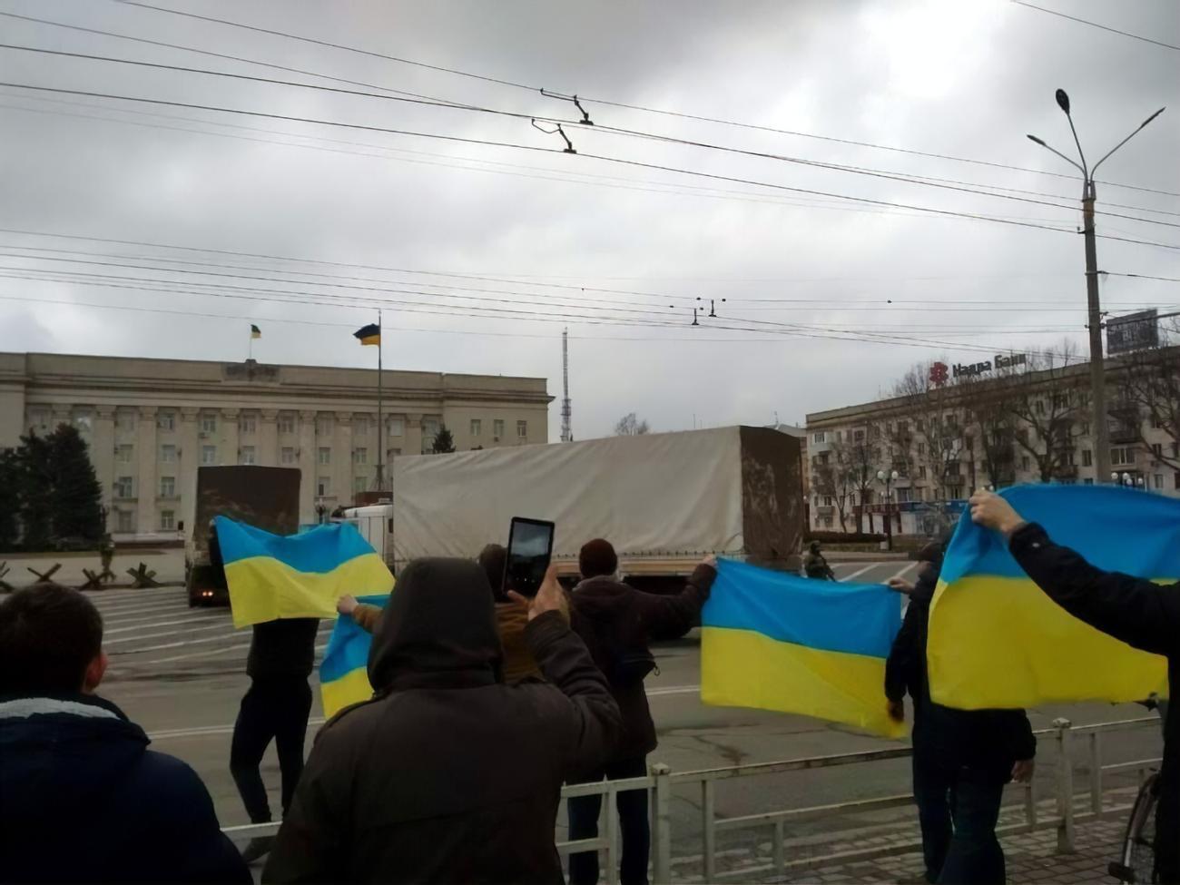 На адміністративних будинках у Херсоні – прапори України