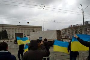 На адміністративних будинках у Херсоні – прапори України