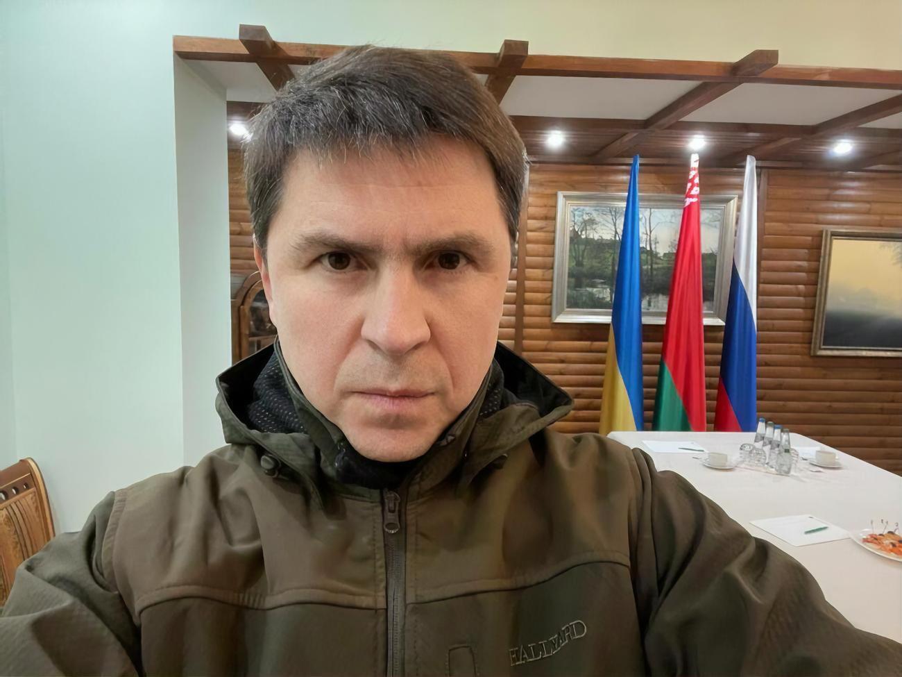 Подоляк: Ну давайте я приду на переговоры и скажу: "Ребята, вы убийцы". Вы мне скажете: "Спасибо". А у меня в это время будут люди гибнуть