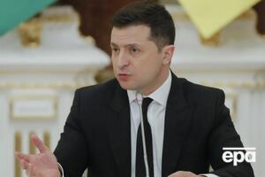За словами Подоляка, Зеленський (на фото) наразі активно проводить переговори з партнерами