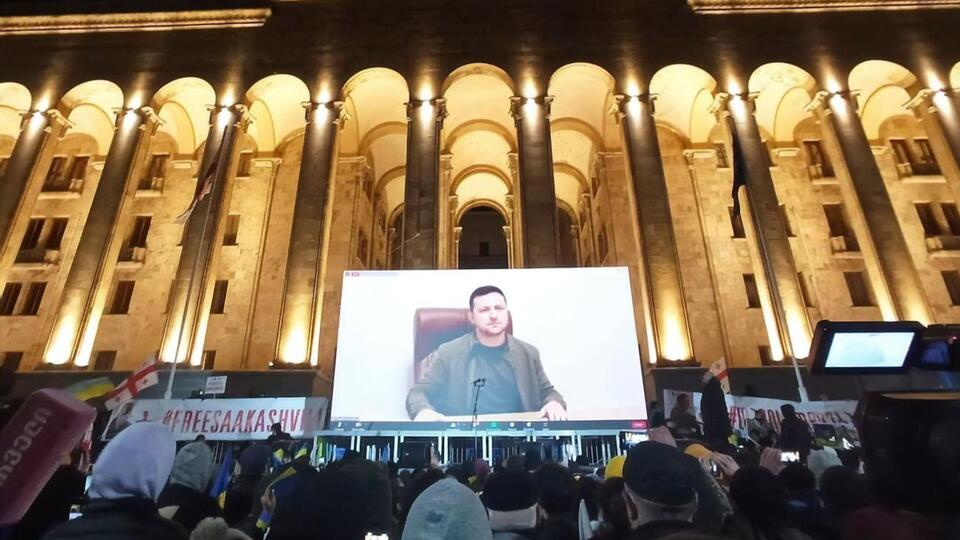 Володимир Зеленський: Європо, будь такою ж міцною, як народ України. Слава Україні!