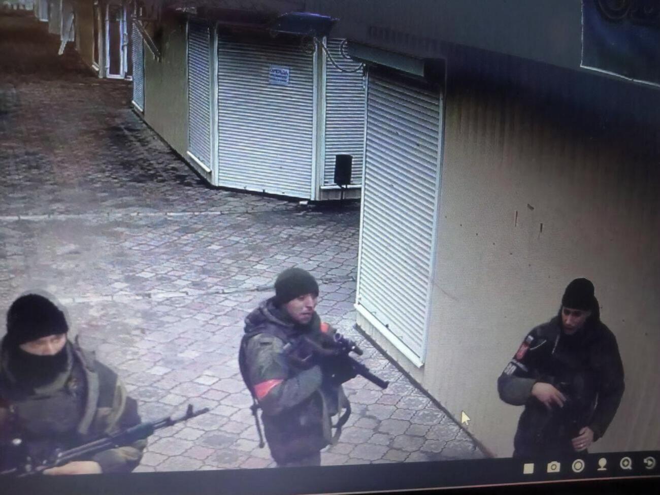 По улицам Тростянца ходят российские военные с автоматами, количество убитых жителей города посчитать невозможно, говорят местные власти