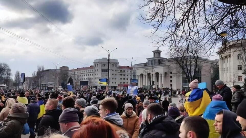 Херсонці вийшли на протест проти російських окупантів