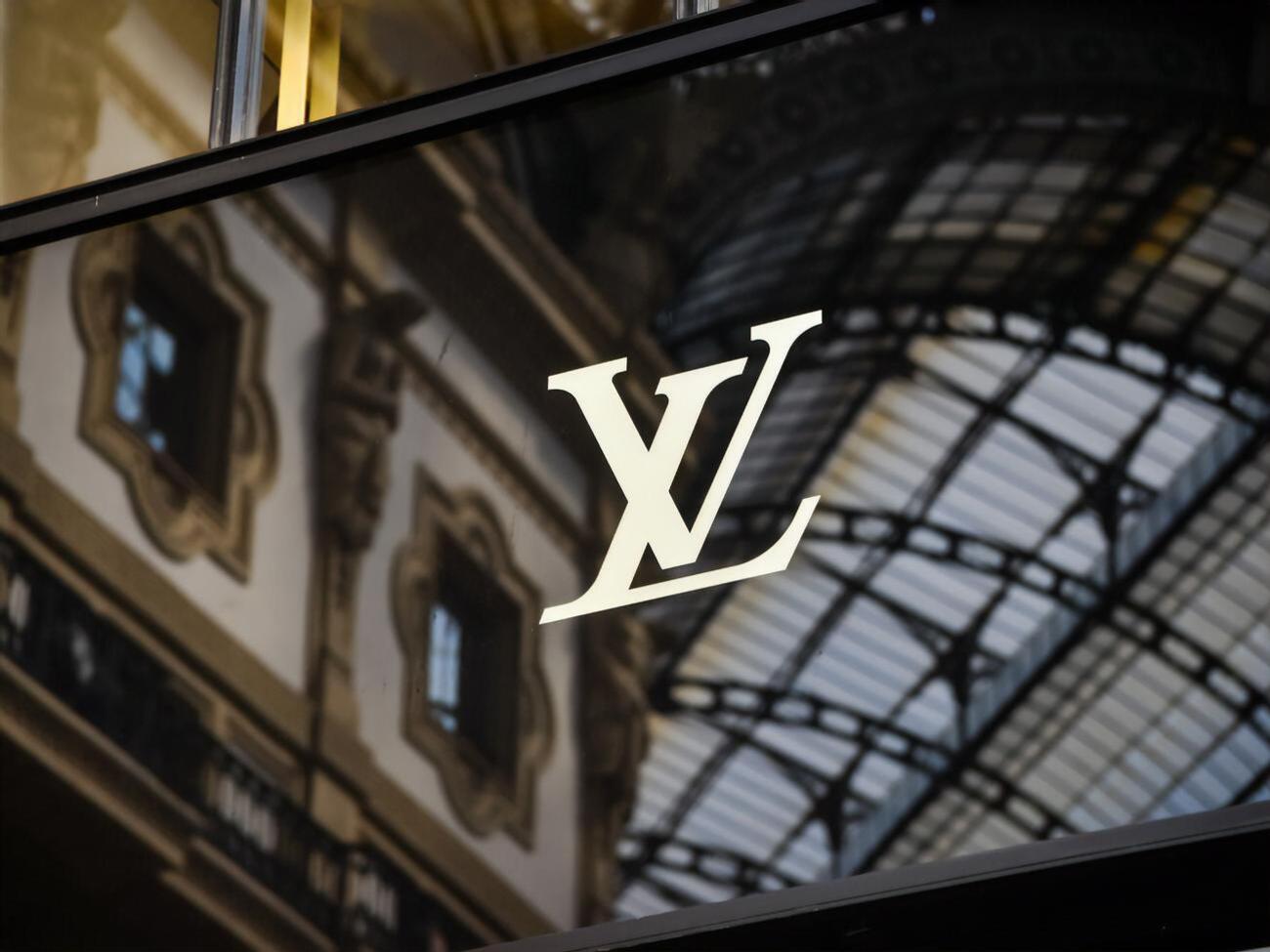 Louis Vuitton і десятки інших модних домів тимчасово закрили свої магазини в РФ