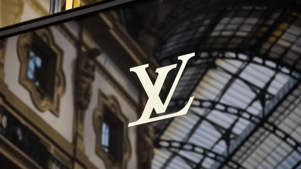 Louis Vuitton и десятки других модных домов временно закрыли свои магазины в РФ