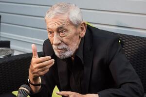 Кикабидзе: Думаю, уже собирается энное количество людей там, наверху, которые думают, как от него избавиться