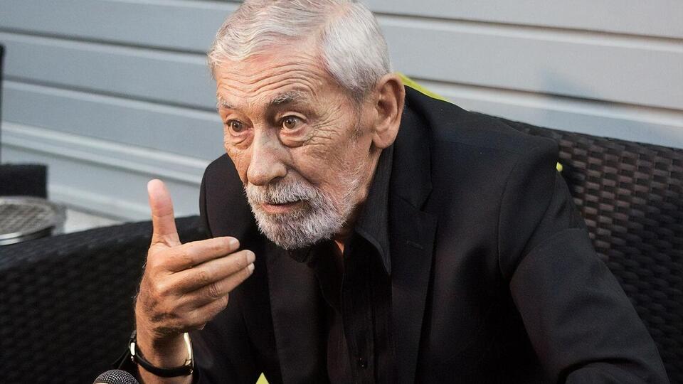 Кикабидзе: Думаю, уже собирается энное количество людей там, наверху, которые думают, как от него избавиться