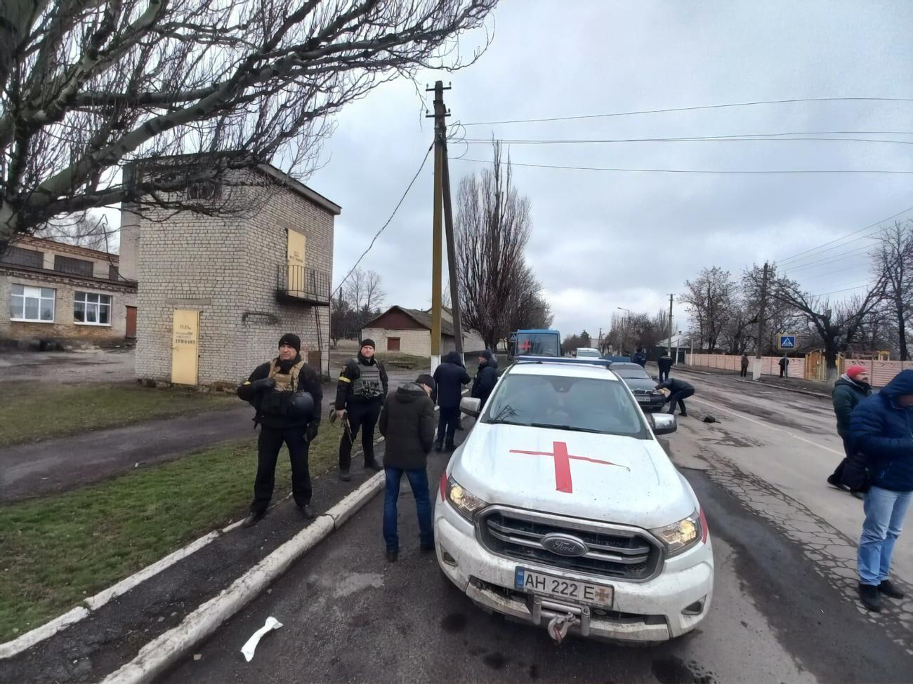 Попереду колони їхатиме авто Червоного Хреста