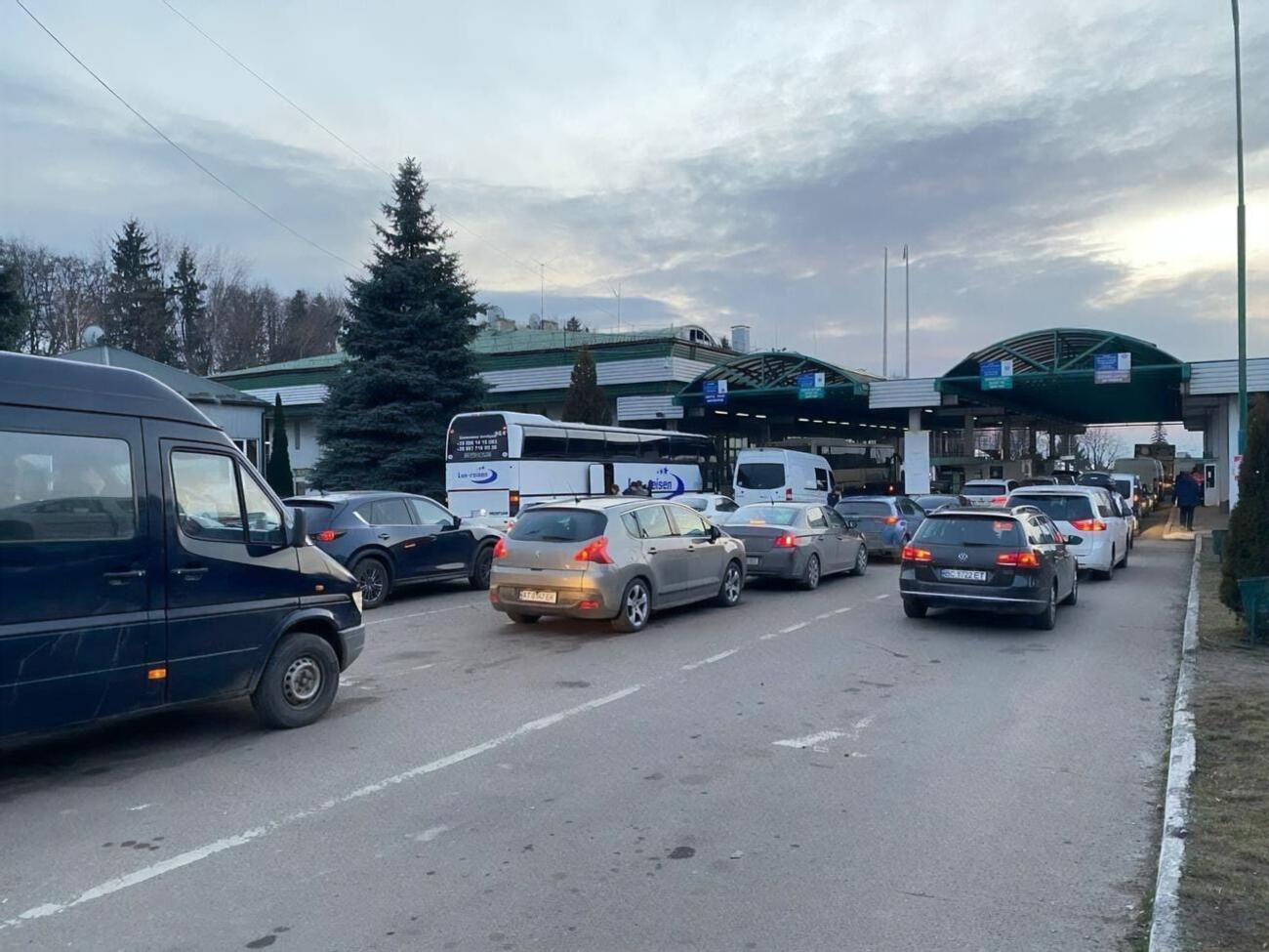 МВД: Украину покинули 764 тыс. украинцев