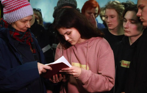 Українці й далі збирають підписи за закриття неба