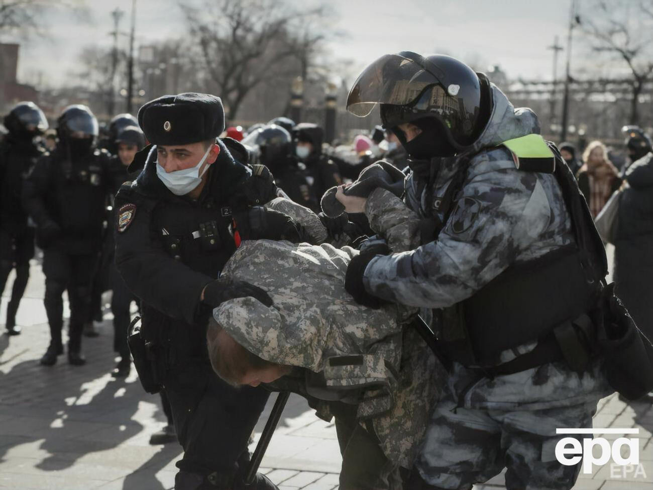 Россияне протестуют против войны с Украиной