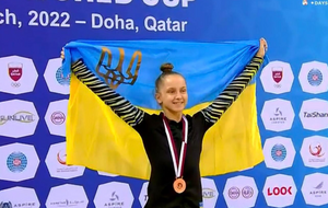 Украинка вышла на церемонию награждения отдельно