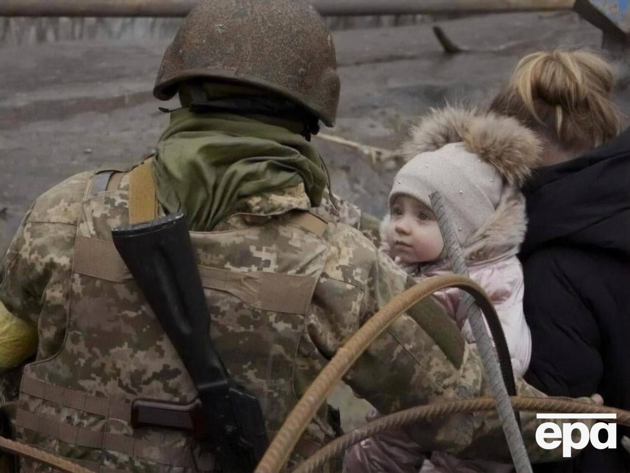 Люди намагаються евакуюватися з небезпечних міст і потрапляють під обстріли &ndash; росіяни не дають "зелених коридорів"