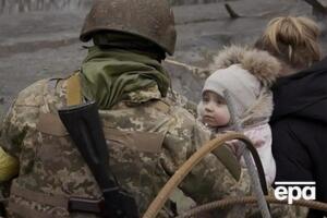 Люди пытаются эвакуироваться из ставших опасными городов и попадают под обстрелы – россияне не дают "зеленых коридоров"