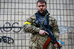 Міщенко: Зараз, я думаю, немає різниці – хто адвокат, хто прокурор, хто суддя, хто звичайний громадянин – усі ми об'єдналися заради перемоги і задля того, щоб зупинити агресора