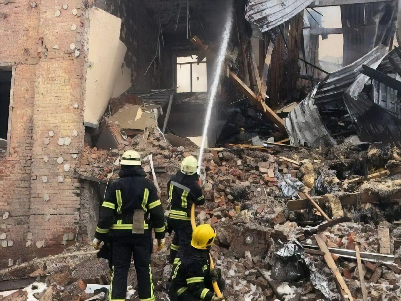 Из-за атак оккупантов пожар охватил 21 здание в Харькове