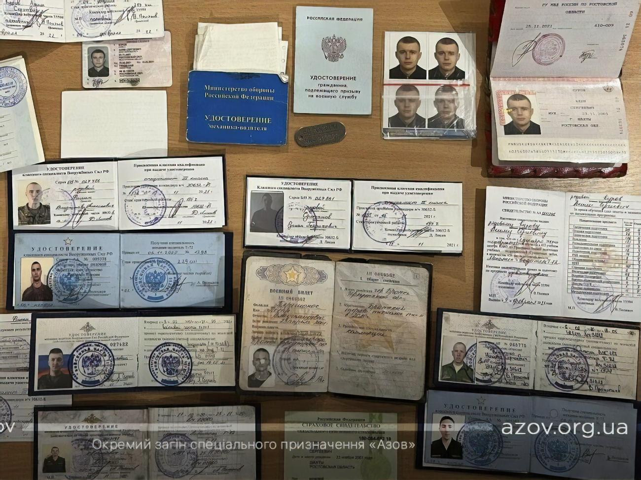Журналист опубликовал фото изъятых у оккупантов документов