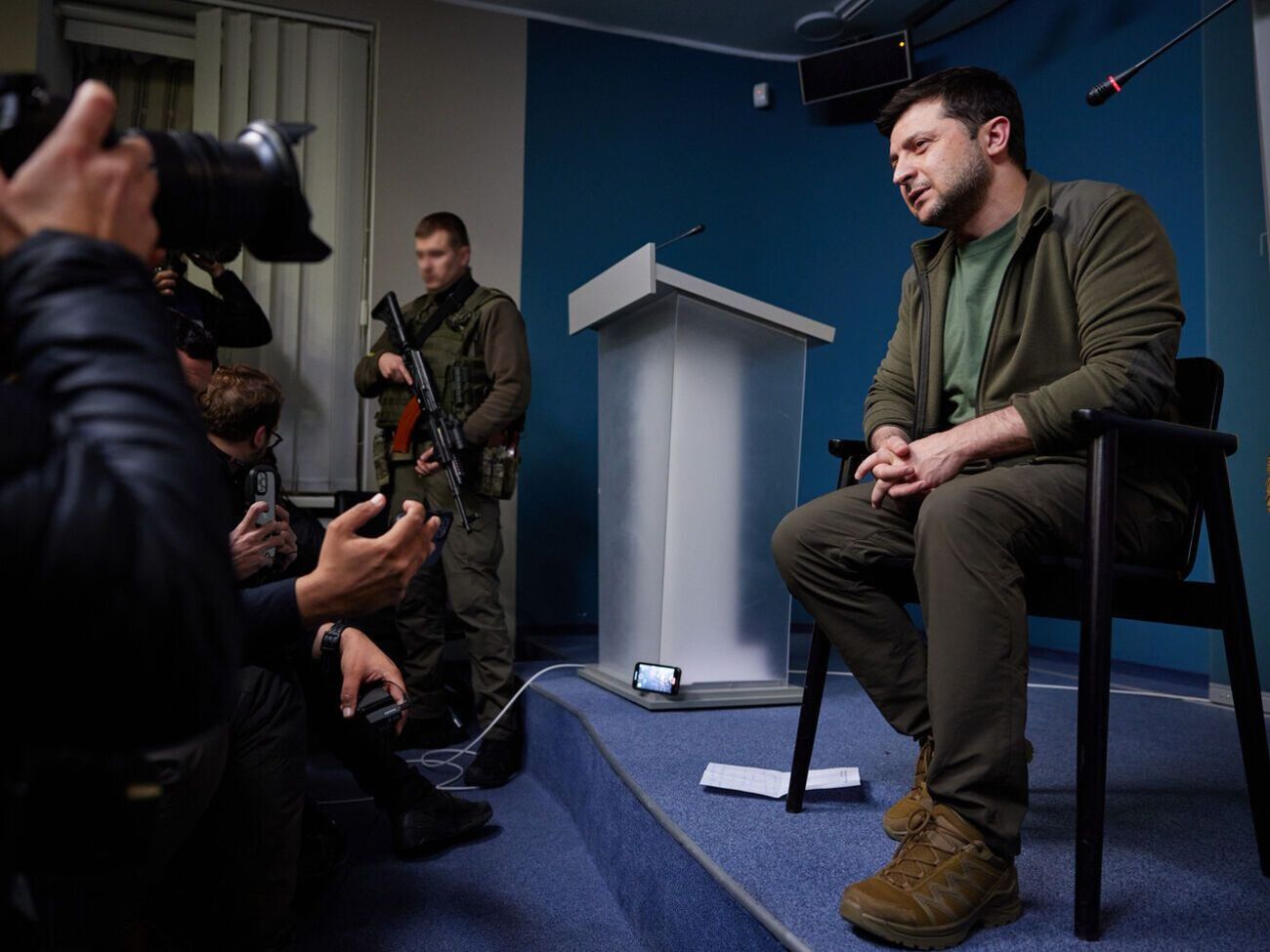Зеленський: Платити зарплату людям &ndash; навіть якщо компанія не працює, як раніше &ndash; це захищатиме Україну