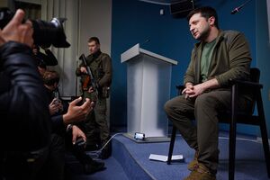 Зеленський: Платити зарплату людям – навіть якщо компанія не працює, як раніше – це захищатиме Україну