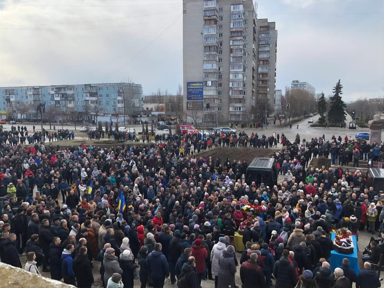 Энергодарцы пришли почтить память погибших защитников
