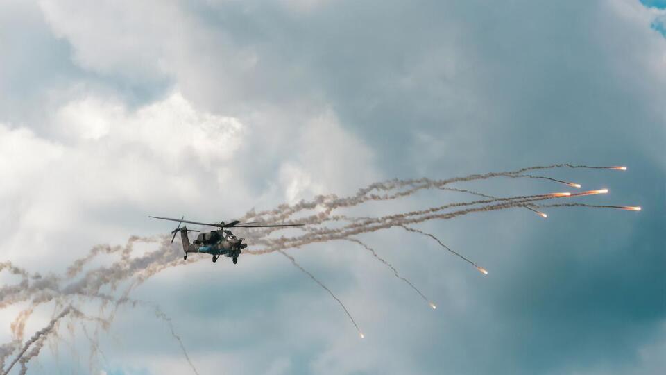 Українські військовослужбовці вдарили по техніці ворога на аеродромі Чорнобаївка біля Херсона