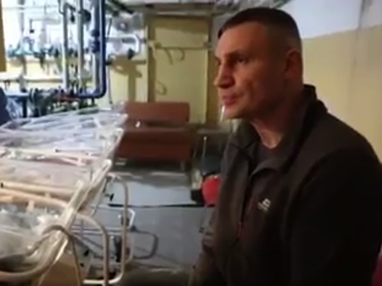 Віталій Кличко: Усі медики живуть на роботі разом зі своїми сім'ями, з дітьми