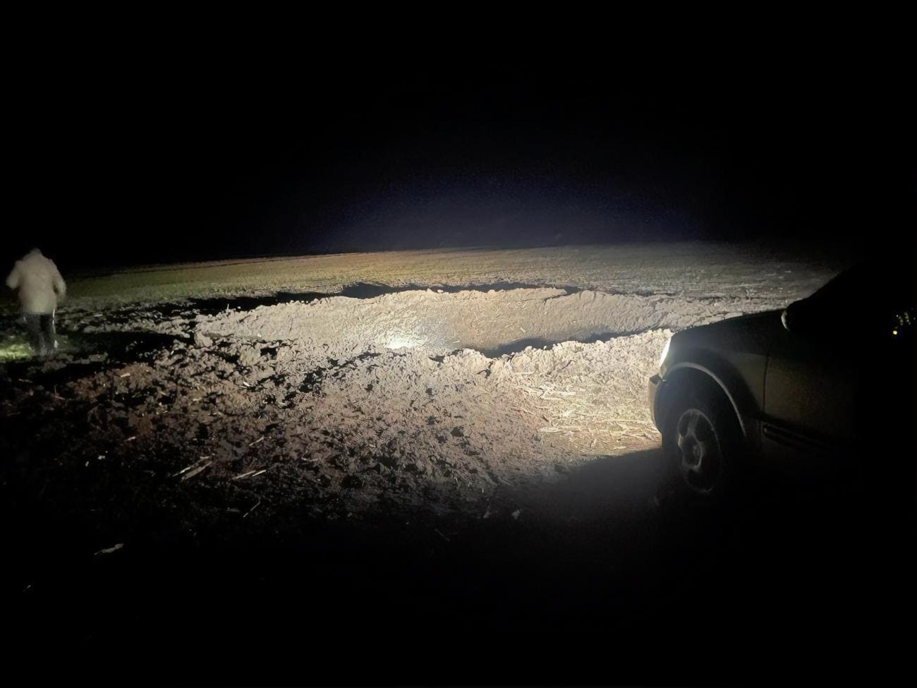 Геращенко показал воронку от взрыва ракеты