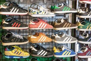 Adidas прекратила онлайн- и офлайн-продажи в России