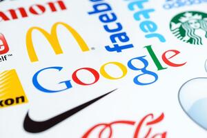 Ряд крупных компаний – Coca-Cola, Pepsi, McDonaldʼs, Nestle – пока остаются в РФ