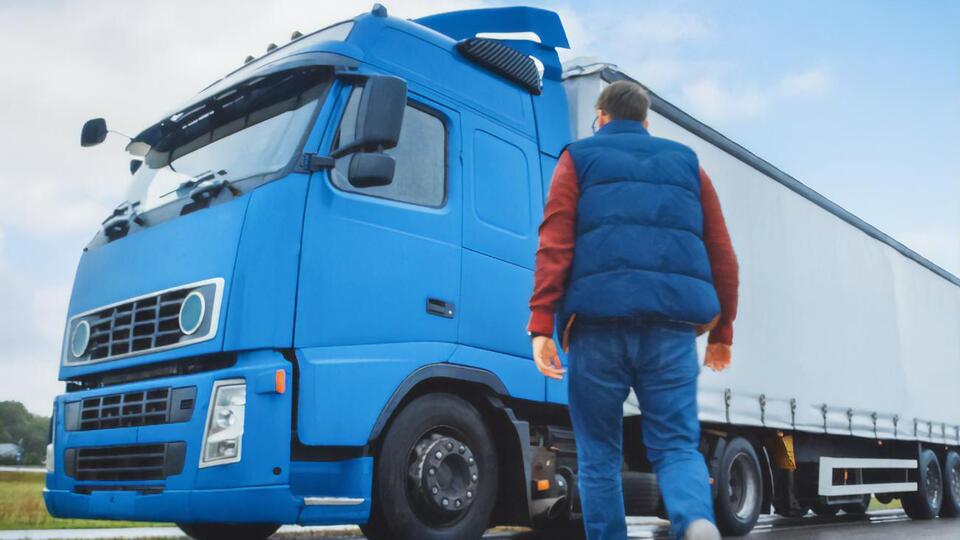 Рішення ухвалили для налагодження міжнародної логістики, воно стосується як водіїв вантажівок, так і машиністів залізничного транспорту