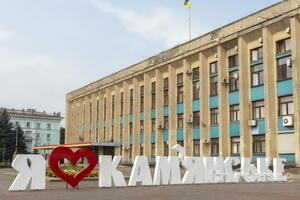 Аварийные службы города восстанавливают линии электропередач