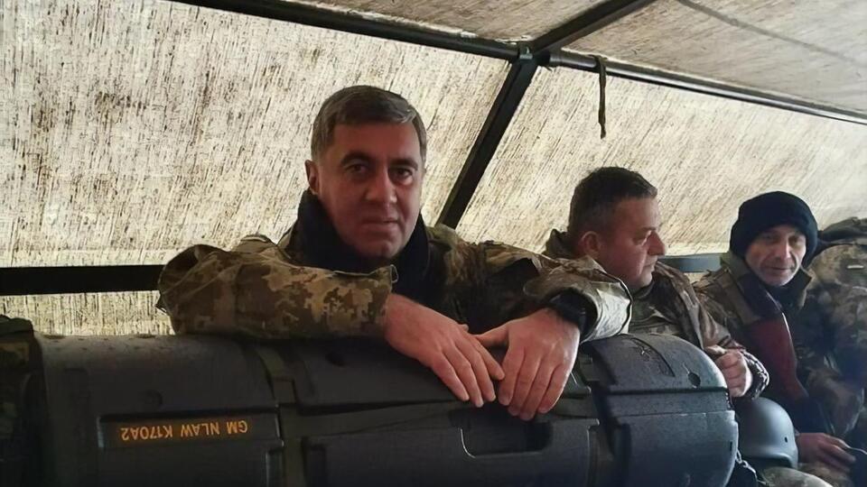 Окруашвілі (ліворуч) разом із грузинськими добровольцями допомагає Україні боротися з російськими окупантами, зазначили у Міноборони