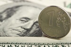 Покупать наличную валюту в РФ банки у граждан будут, а продавать – уже нет