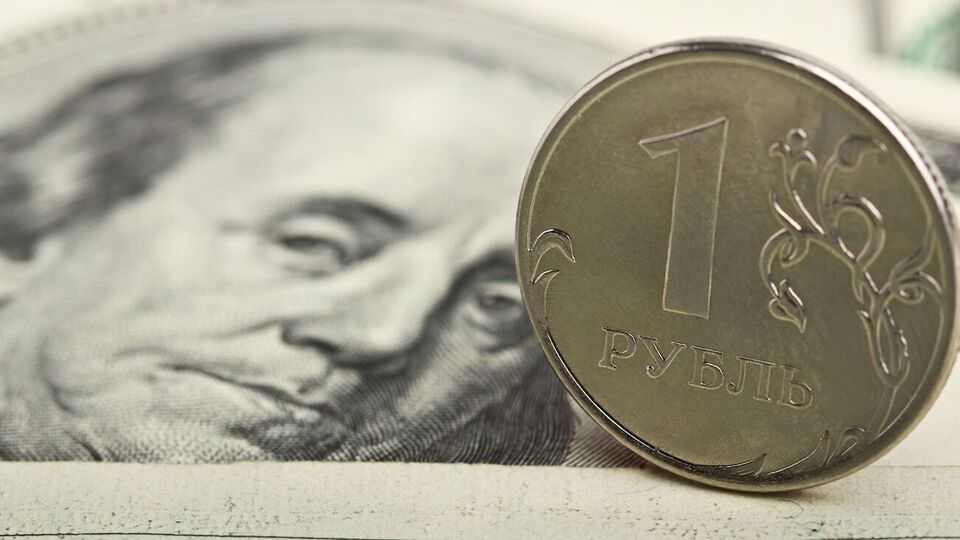 Покупать наличную валюту в РФ банки у граждан будут, а продавать – уже нет