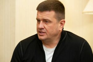 Бурба: Его держат в теплой ванне, рассказывают, что все идет по плану, что у них есть даты окончания операции