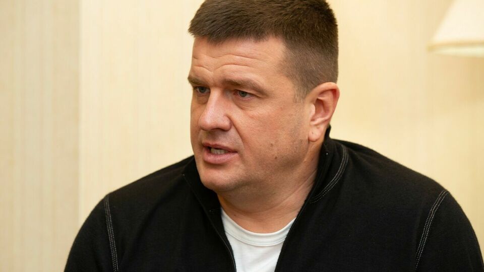 Бурба: Его держат в теплой ванне, рассказывают, что все идет по плану, что у них есть даты окончания операции